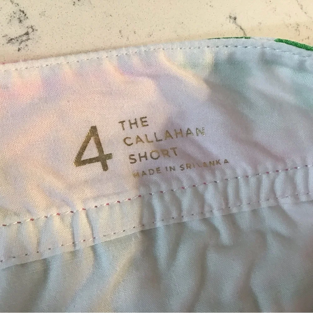 Lilly Pulitzer Callahan Pink Cargo Shorts with Tropical Print - Picture 2 of 3